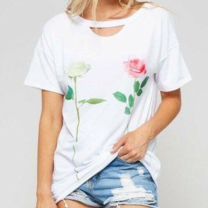 Promesa White Open Neck Rose Accent Short Sleeve Top